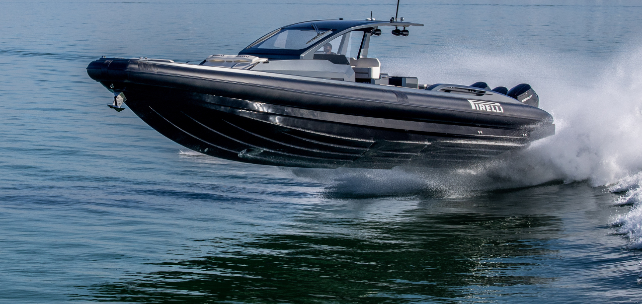 Gommoni di lusso — Pirelli SpeedBoat, TechnoHull 103 nodi, Lomac