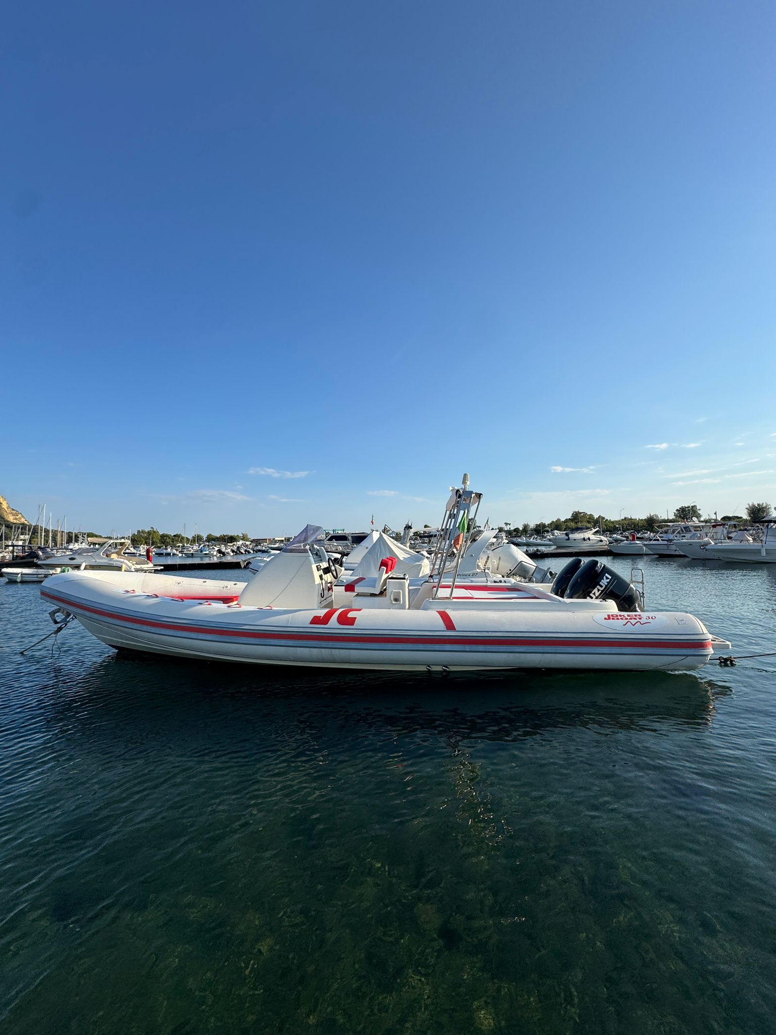 Joker Boat Clubman 30 ormeggiato a Napoli
