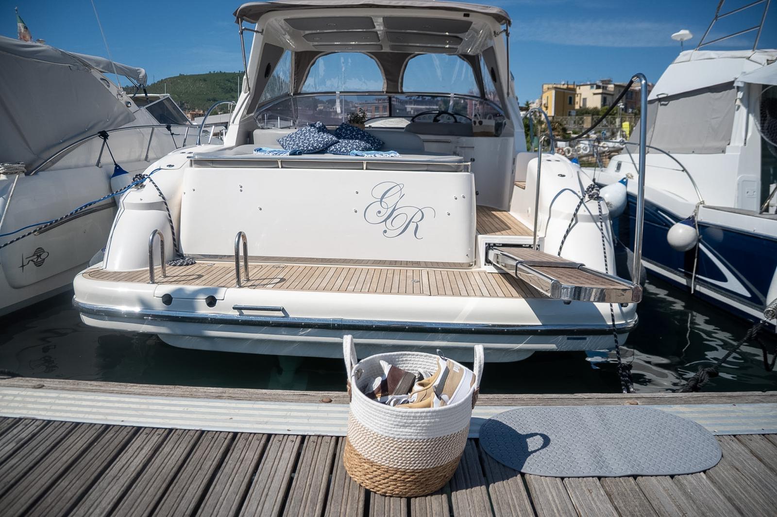 Manò Marine 38.50 — piattaforma di poppa in teak