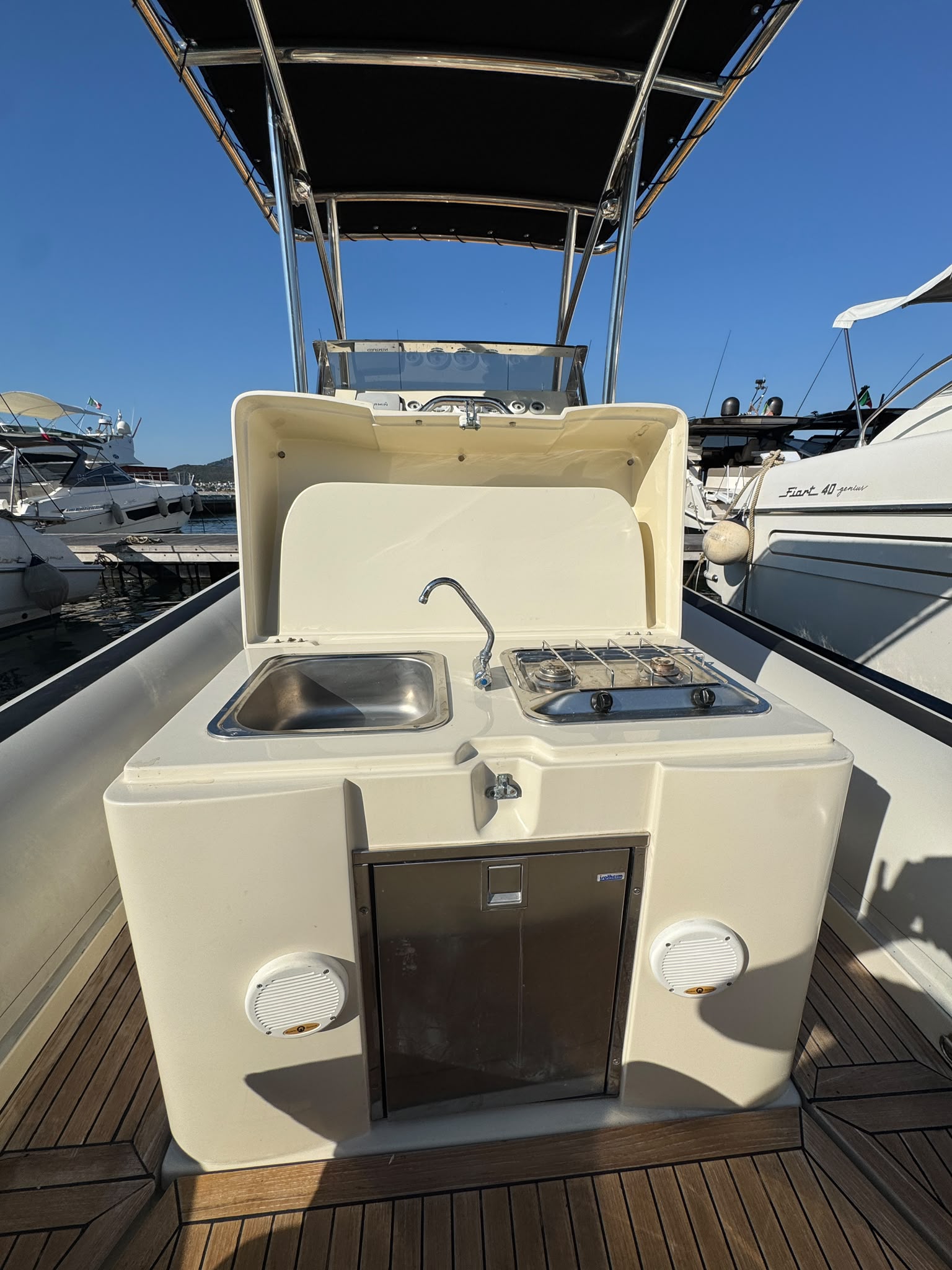 Scanner Envy 970 — cucina di bordo con lavello e fornello