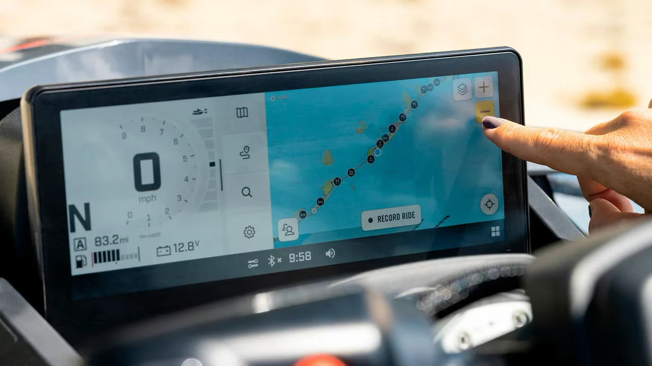 Nuovo display touch da 10,25 pollici con cartografia
