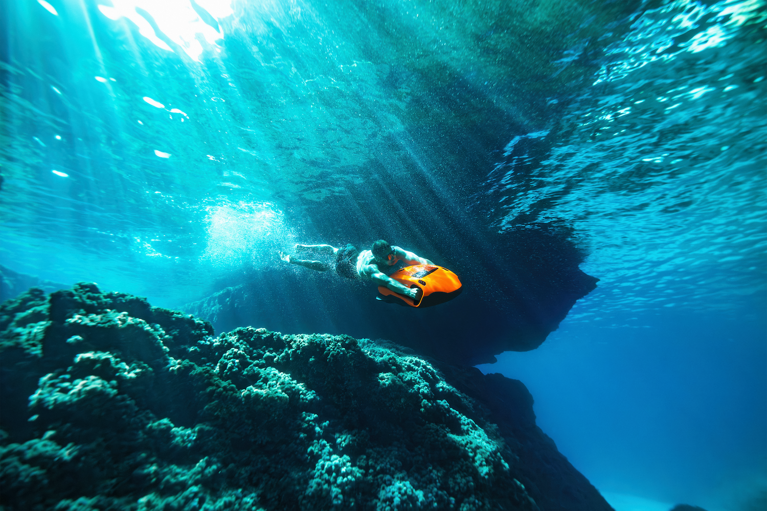 Seabob F9 arancione in immersione — noleggio CAYAGO AG