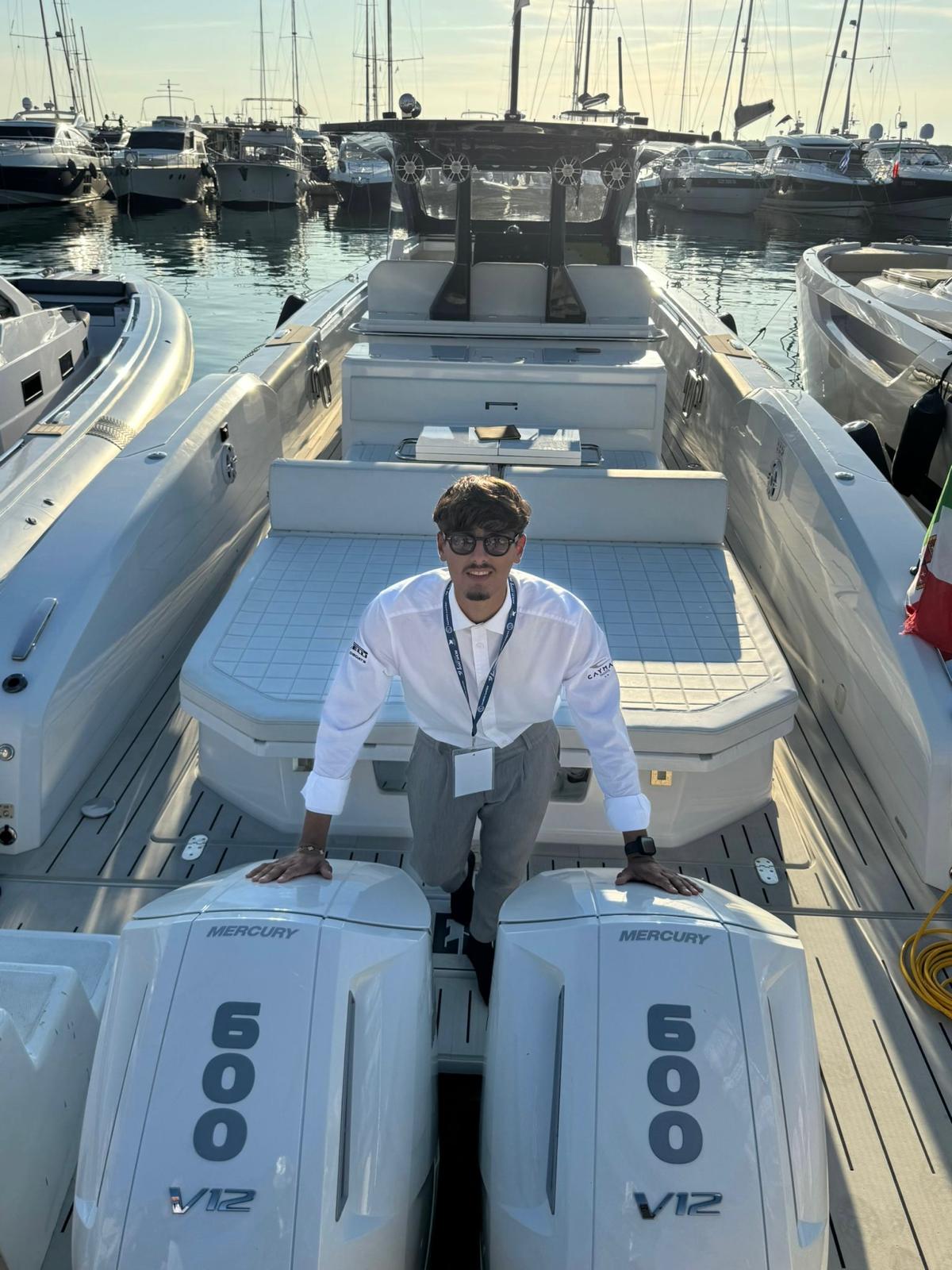 Valerio Aversano — Broker Nautico Suprema Yachts, su uno yacht con motori Mercury 600 V12