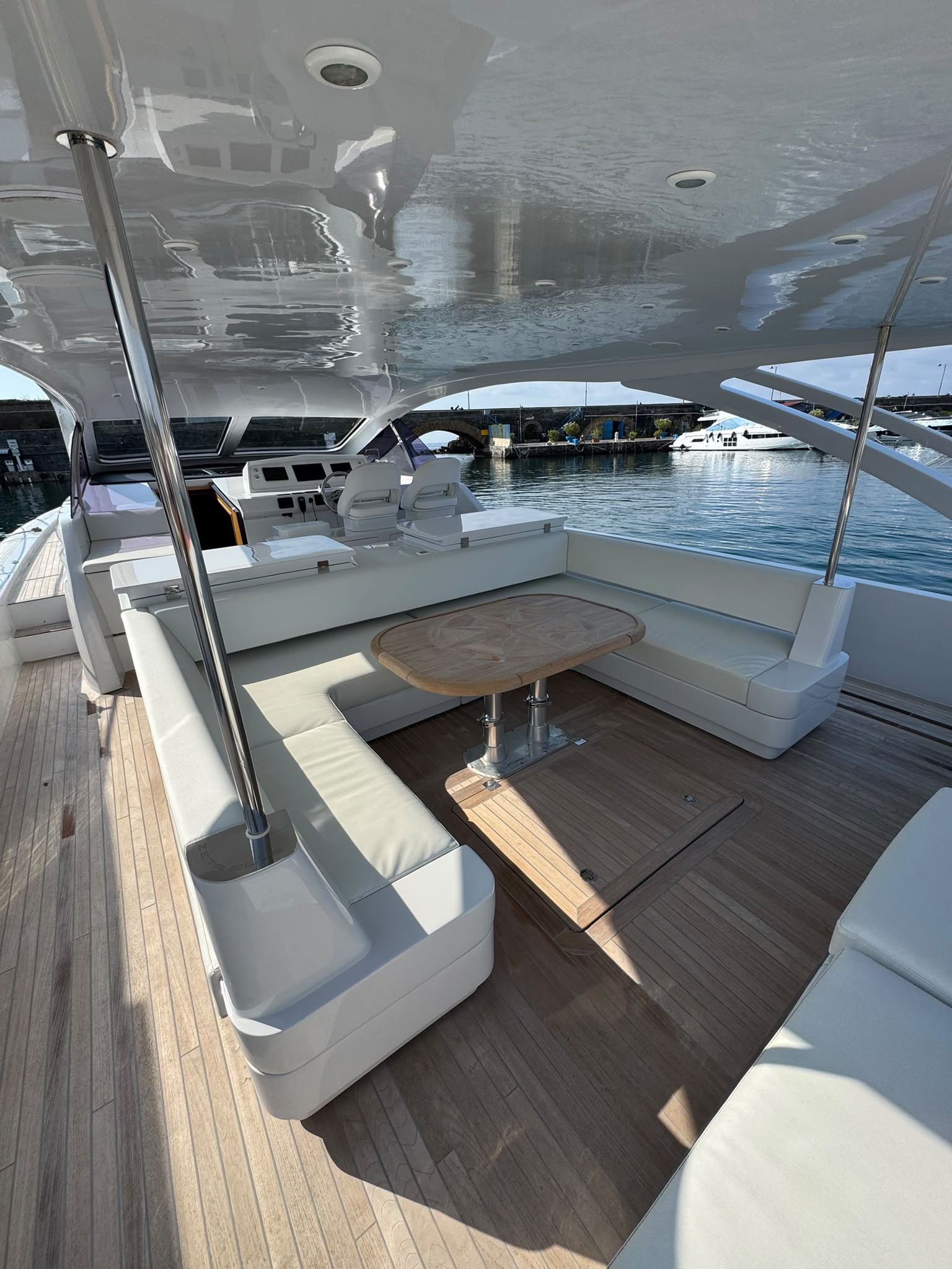 Zeta Elle ZL 20 — zona lounge di coperta