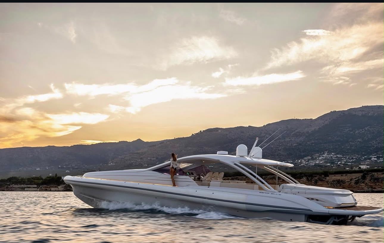 Zeta Elle ZL 20 in navigazione al tramonto nel Golfo di Napoli